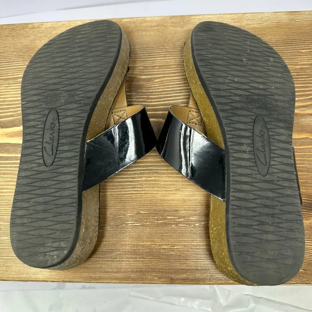 CLARKS Shiny Black Patent Leather Cork Sandals Womens 6 Flip Flops Comfort Shoes